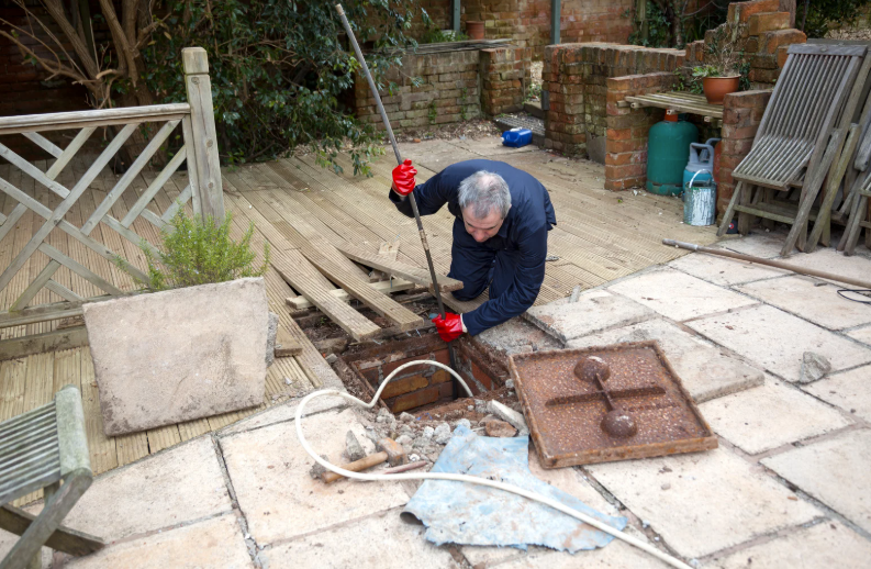 Quel tarif débouchage de canalisation chez Veolia
