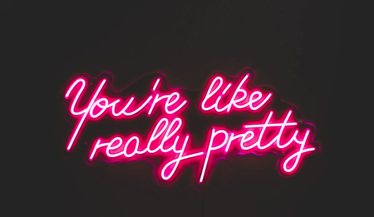 Comment bien décorer son intérieur avec un néon LED